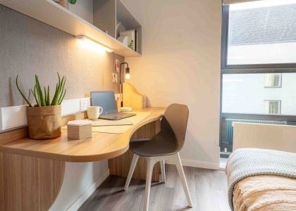 Room Lakeside Way in Greater London