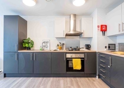 Room Lakeside Way in Greater London