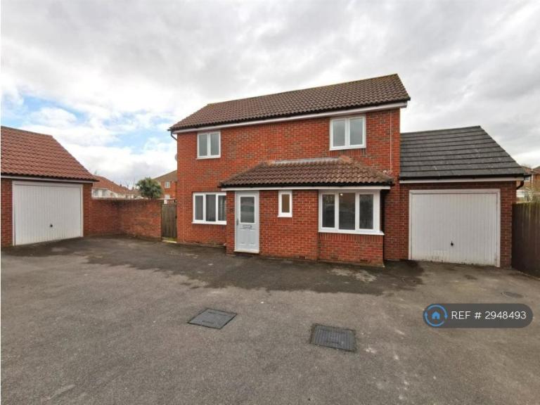 House Cavalier Close in Bridgwater