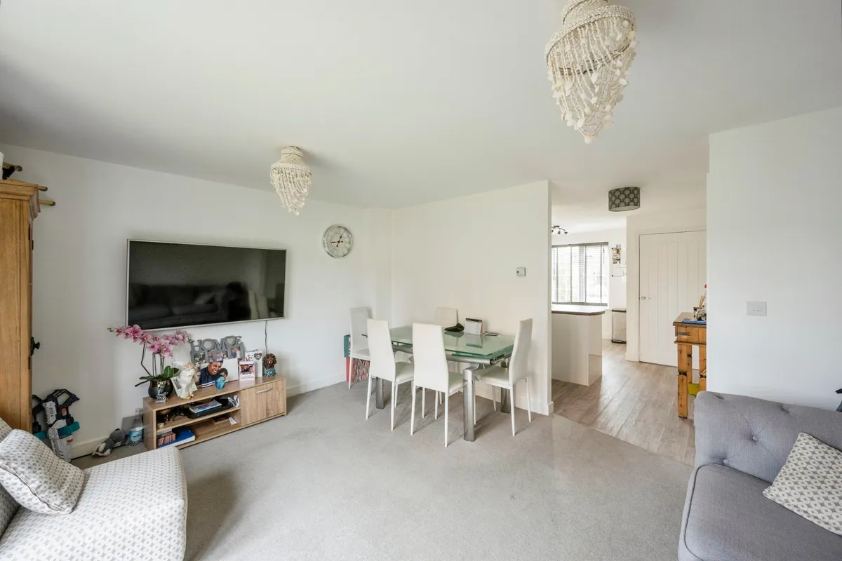 House Heatherfields Cresent in Doncaster