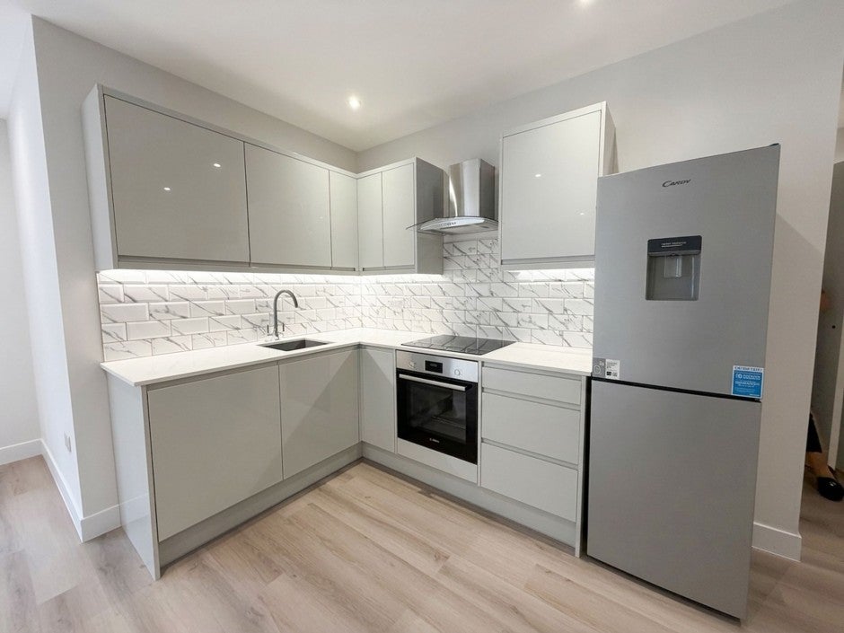 Flat Cowley Business Park in Greater London
