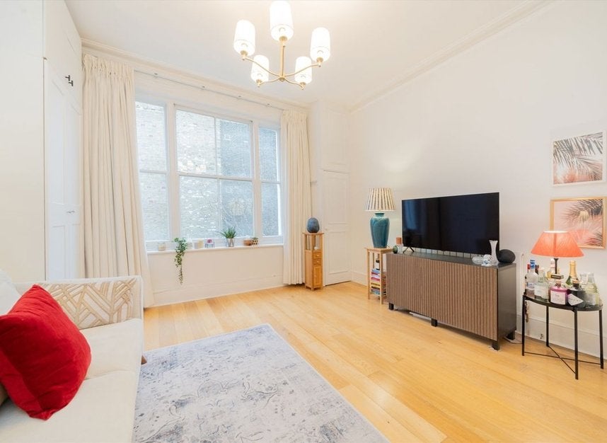 Flat Trebovir Road in Greater London