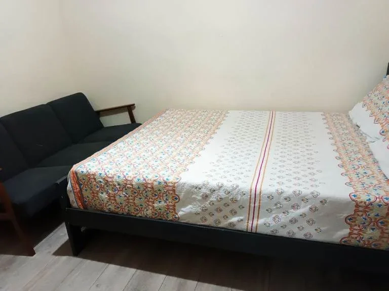 Room Oaklands Park Avenue in Greater London