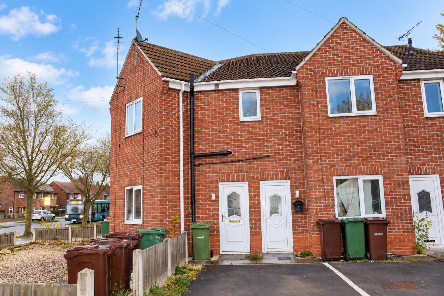 Flat Elizabeth Drive in Castleford