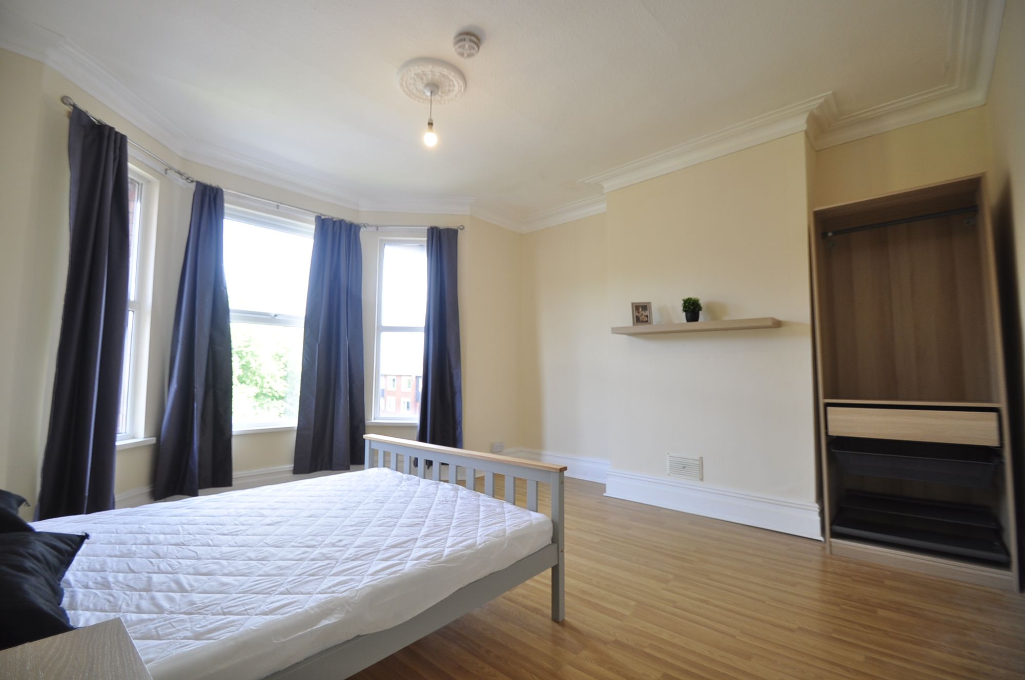 Room Risca Road in Newport