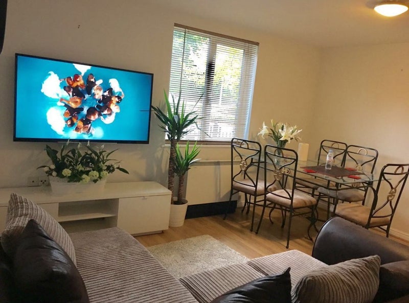 Room Lloyd George Avenue in Cardiff