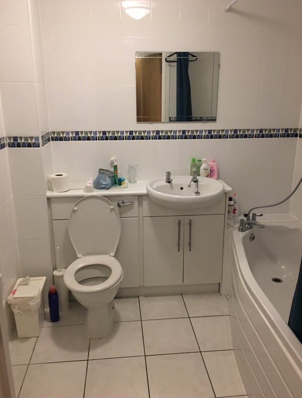 Room Lloyd George Avenue in Cardiff
