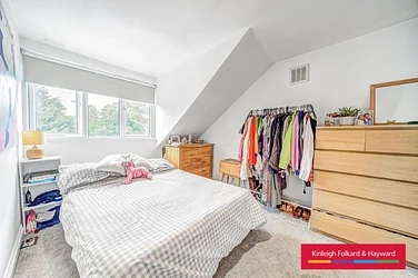 Flat Tritton Road in Greater London
