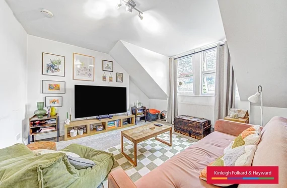 Flat Tritton Road in Greater London