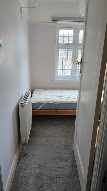 Room Burnham Way in Greater London