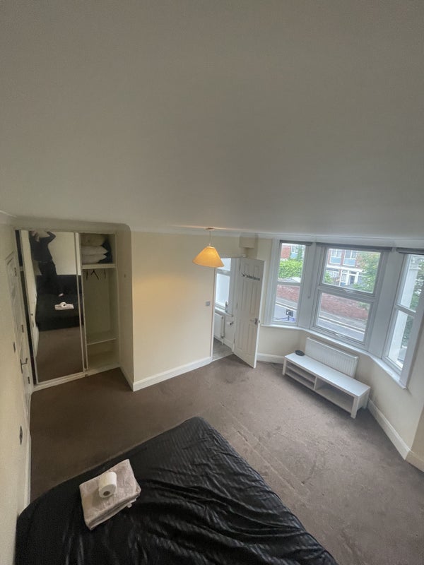 Room Commercial Way in Greater London