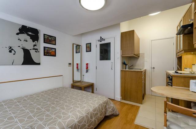 Flat Gloucester Street in City of Westminster