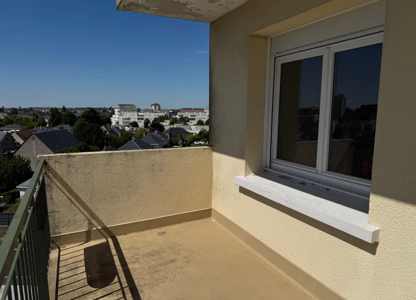 Flat Avenue du Champ Chardon in Tours