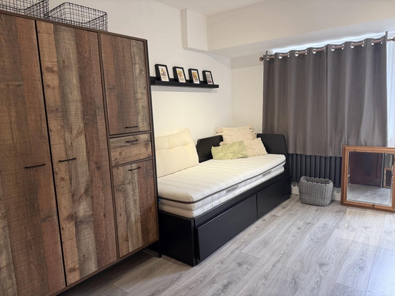 Flat Bigginwood Road in Greater London