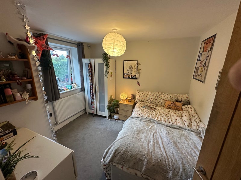 Room Cotswold Road North in Bristol
