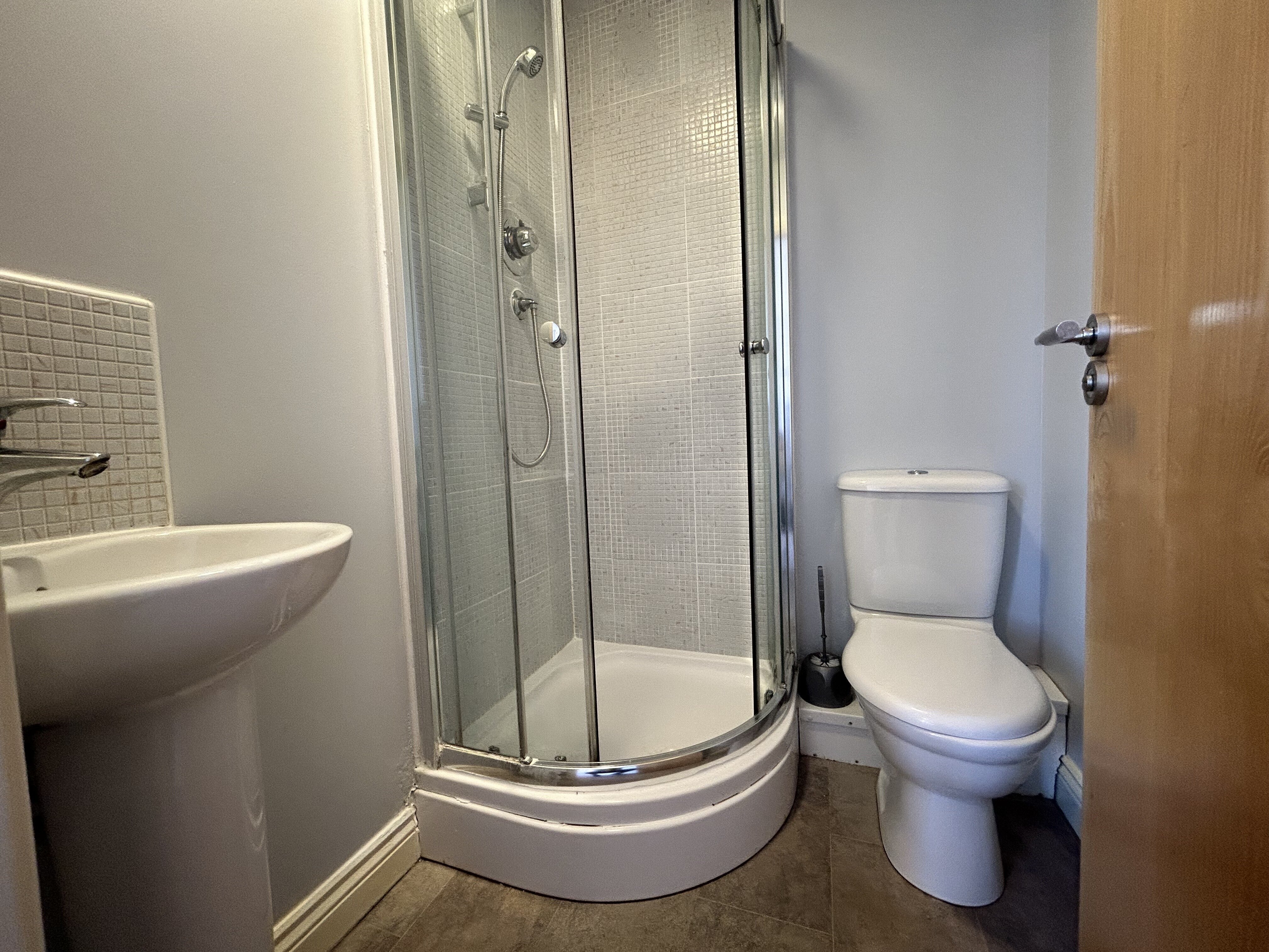 Flat Quainton Road in Leicester