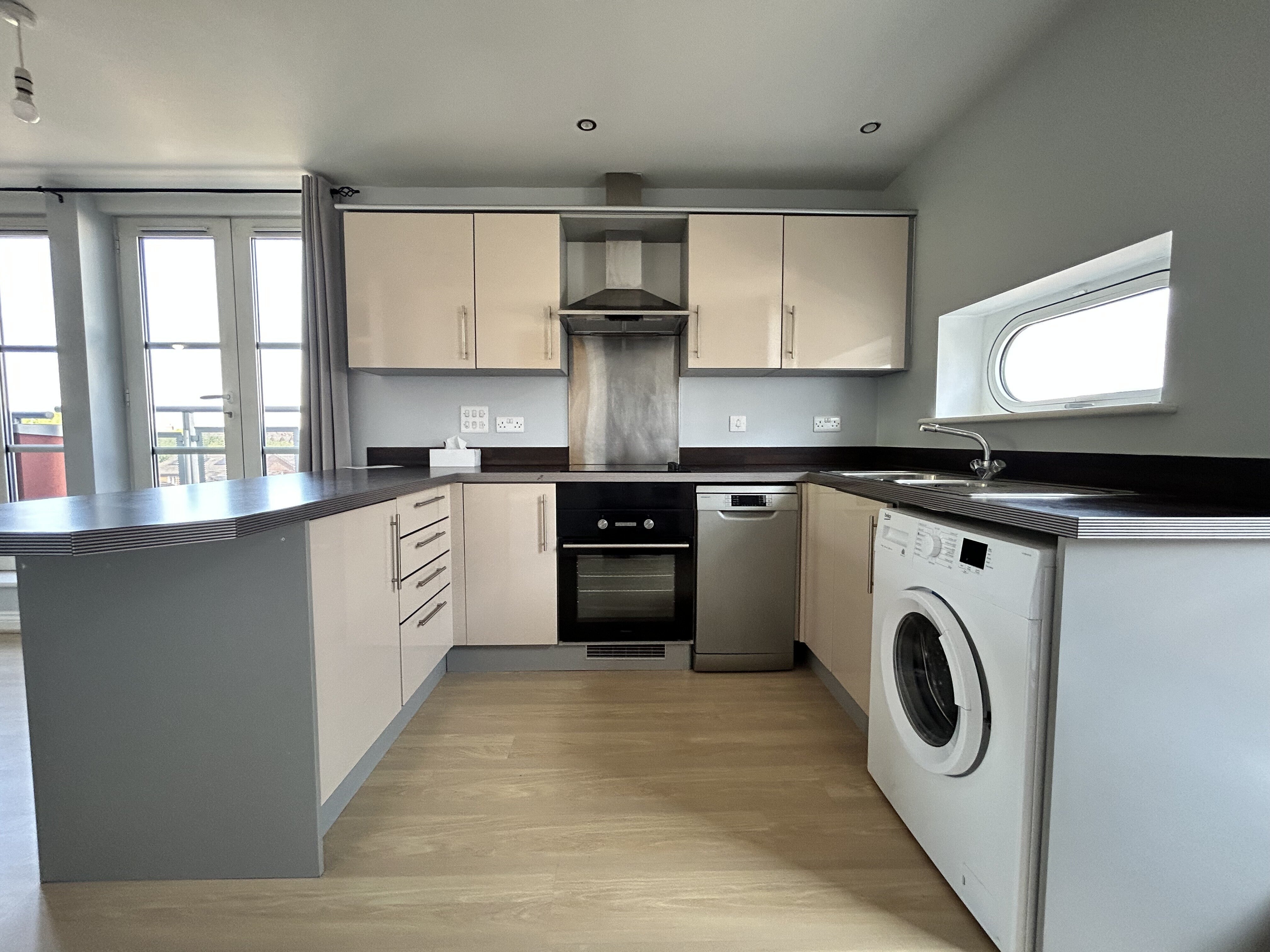 Flat Quainton Road in Leicester