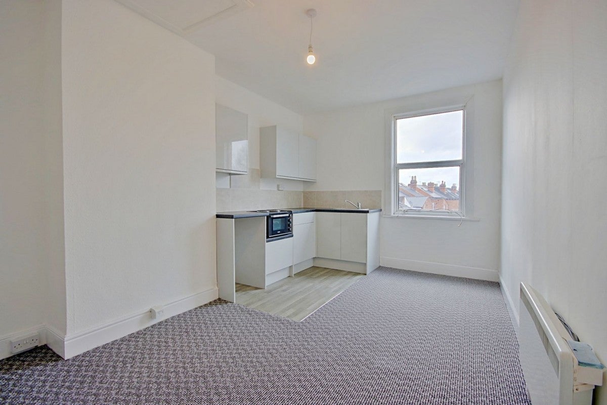 Flat Ombersley Road in Worcester