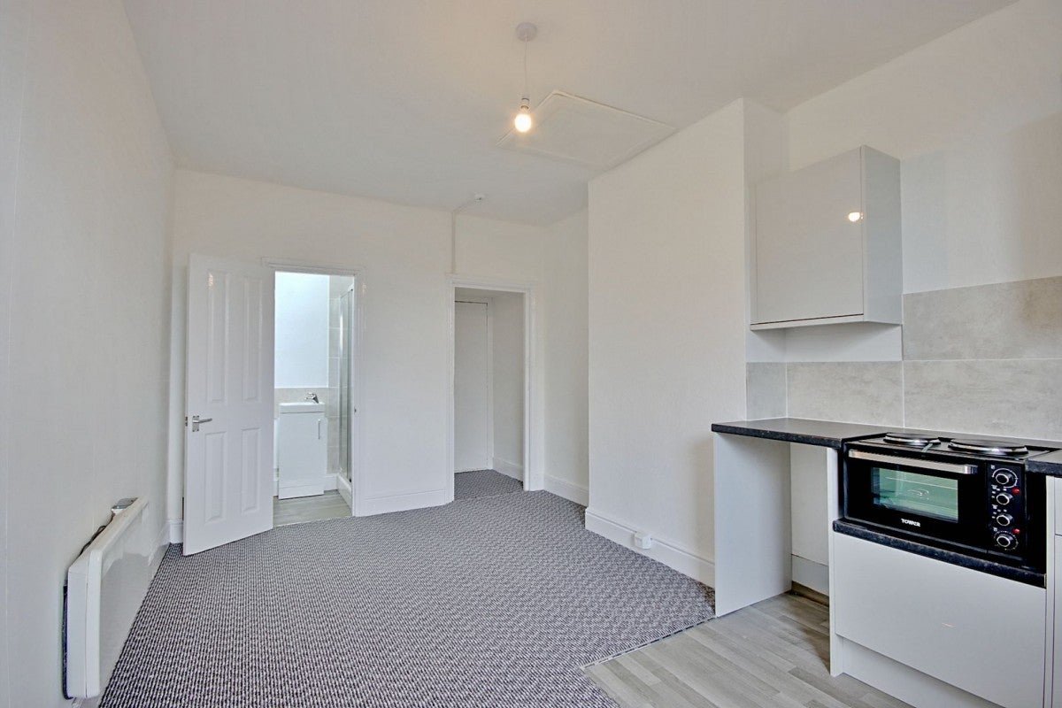 Flat Ombersley Road in Worcester