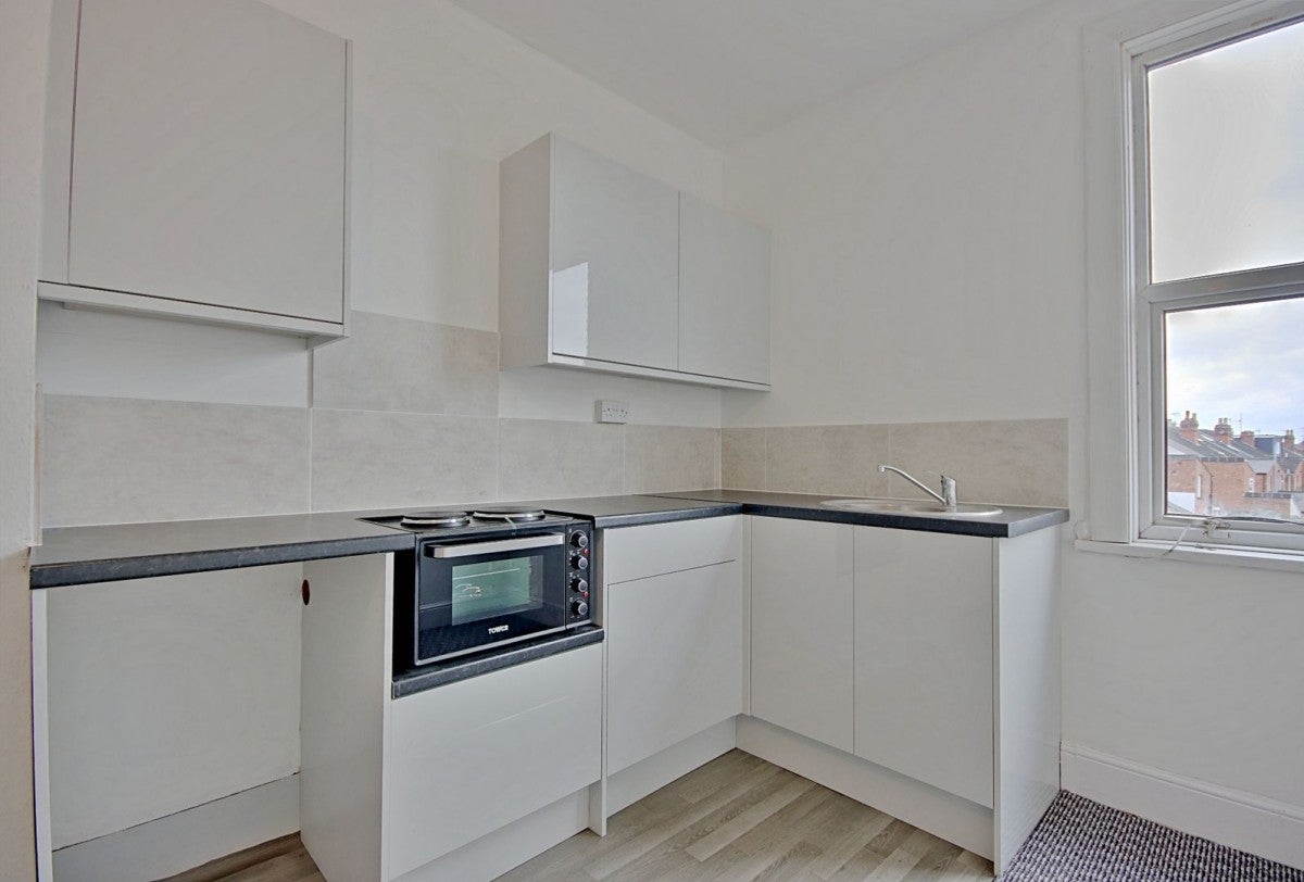 Flat Ombersley Road in Worcester