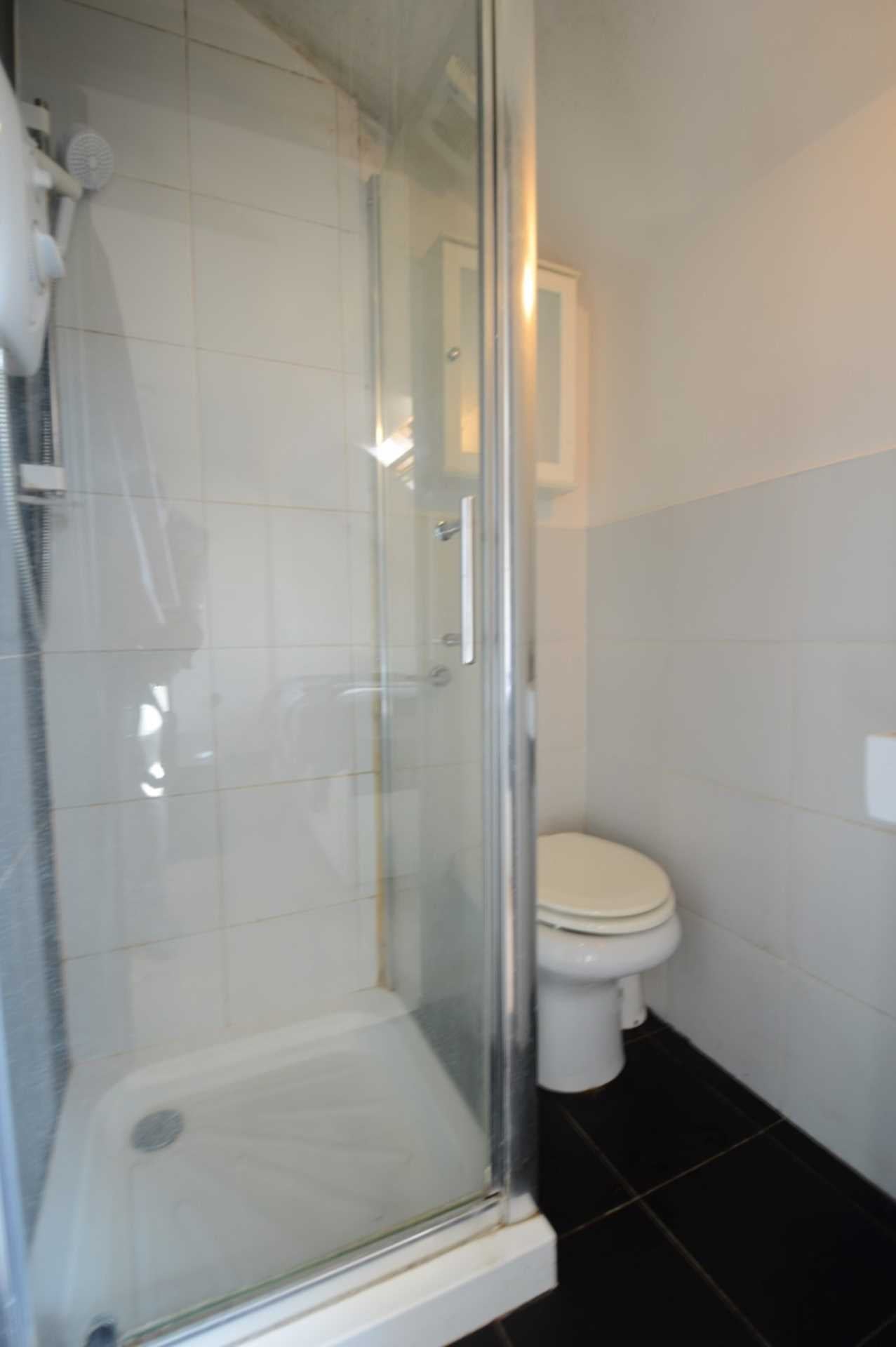 Flat Oakleigh Crescent in Greater London
