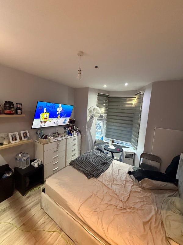 Room Birstall Road in Greater London