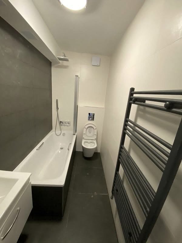 Room Birstall Road in Greater London