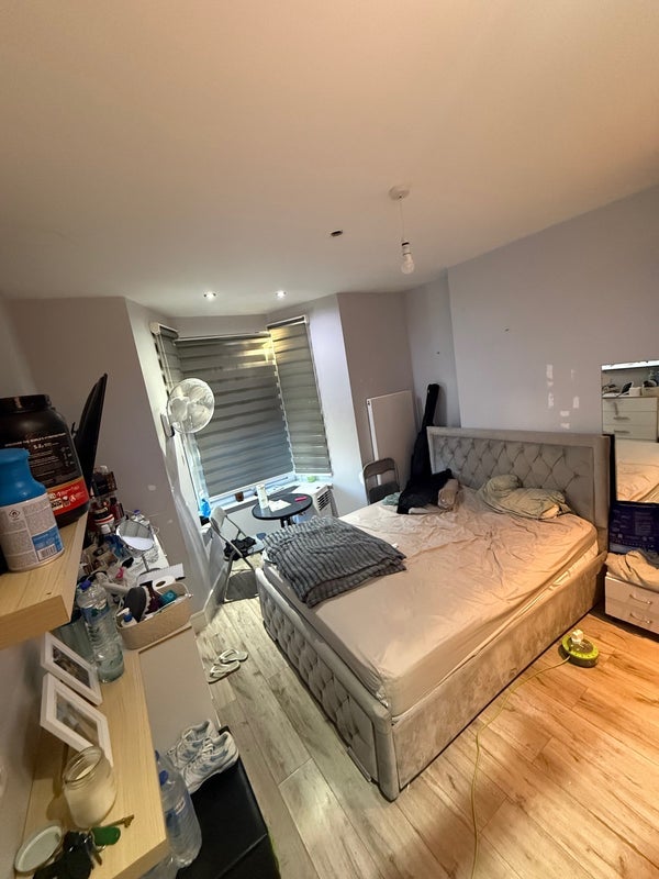 Room Birstall Road in Greater London