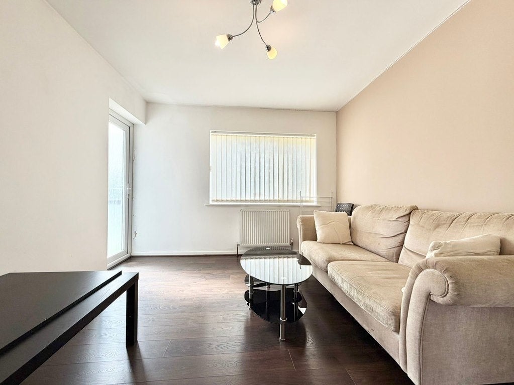 Flat Warwick Road in Coventry