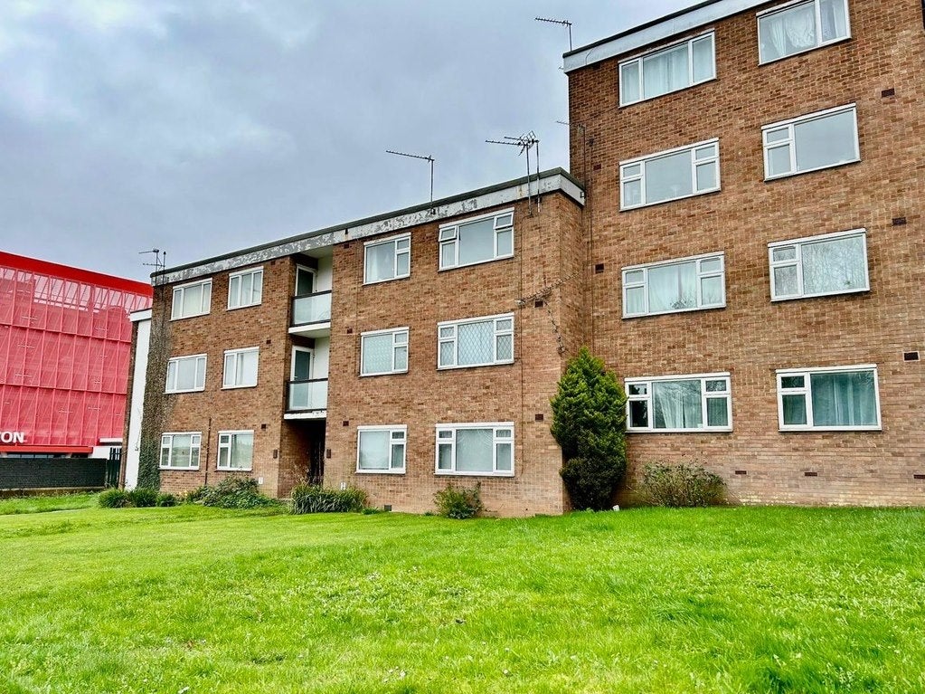 Flat Warwick Road in Coventry