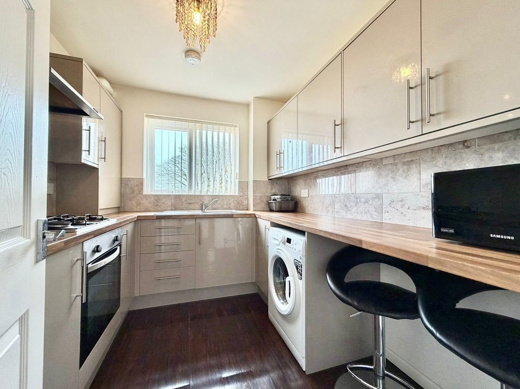 Flat Warwick Road in Coventry