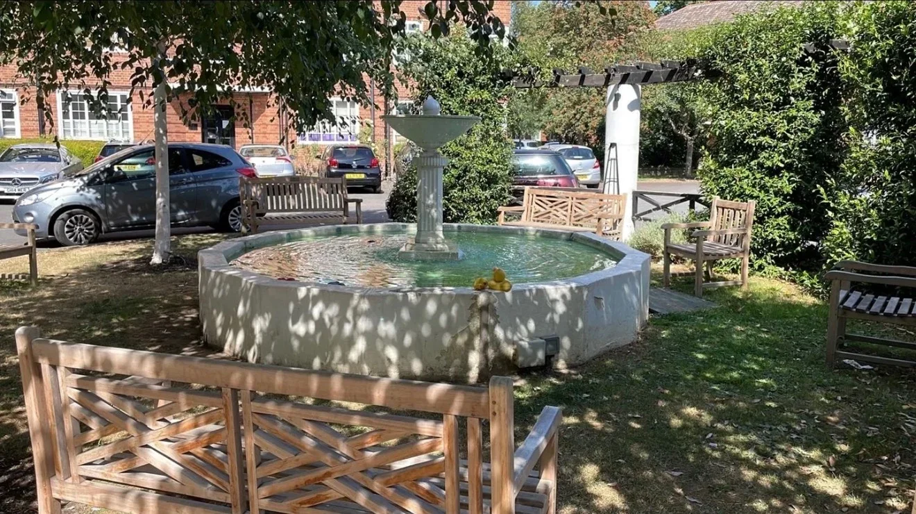 Flat Heathfield Terrace in Greater London
