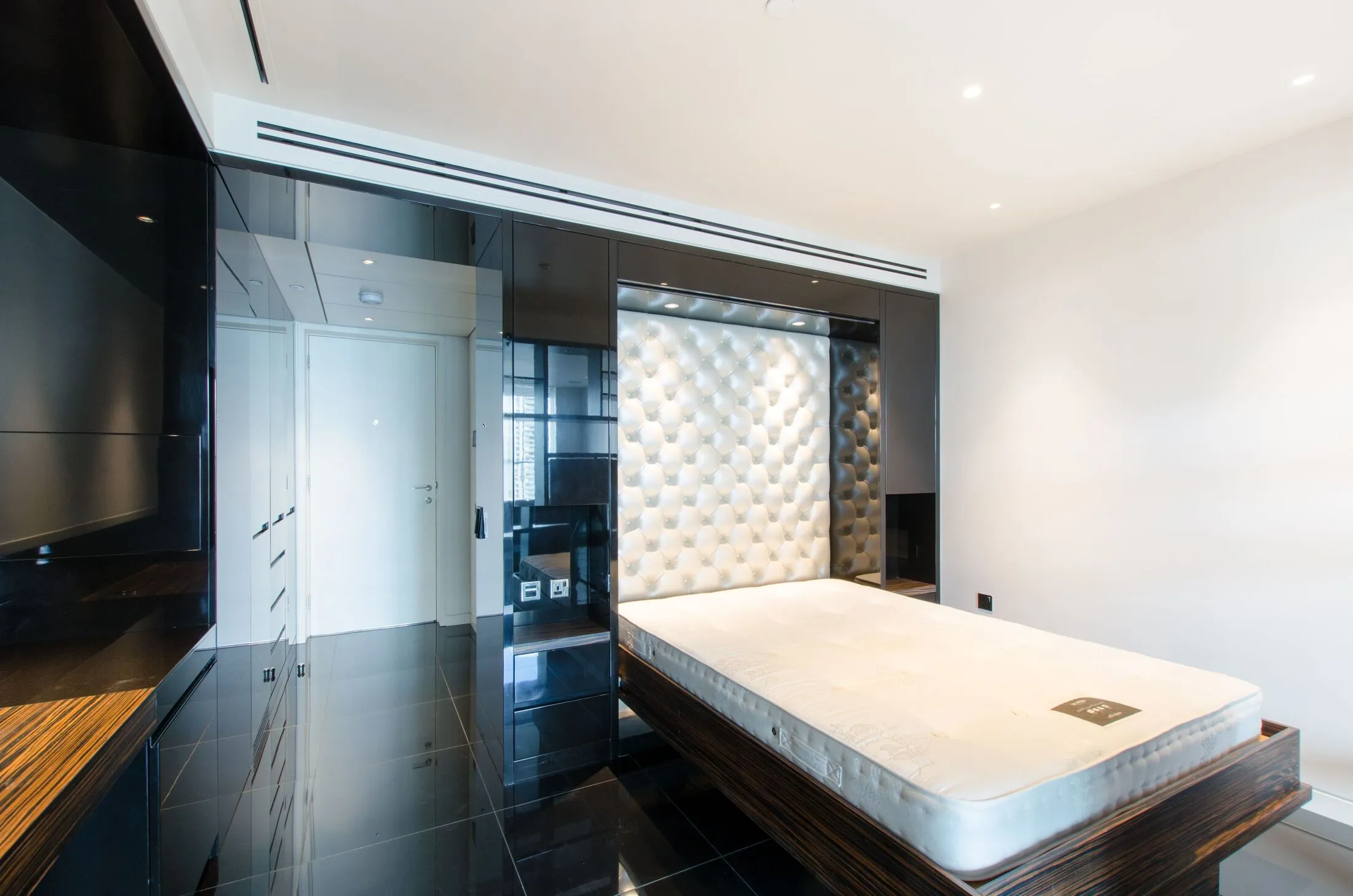 Flat Silk Street in City of London