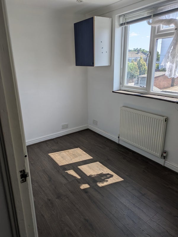 Room High Street in Slough