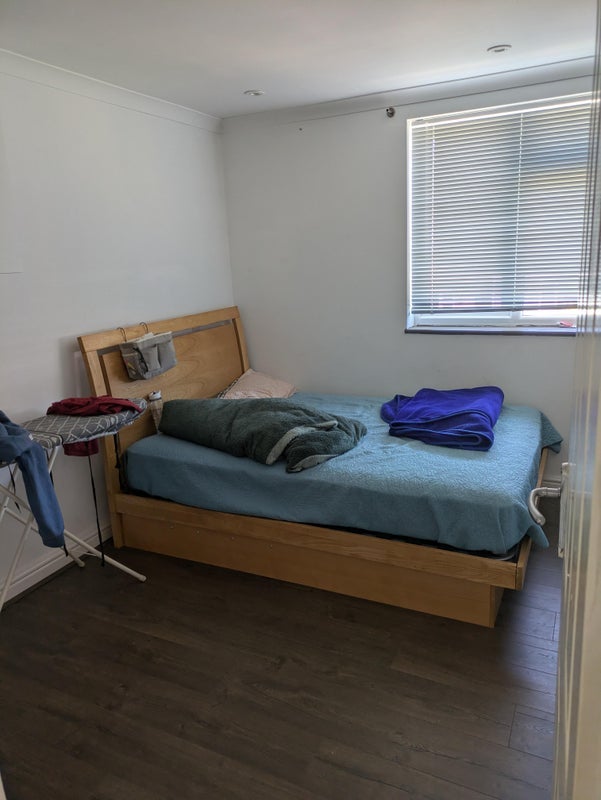 Room High Street in Slough