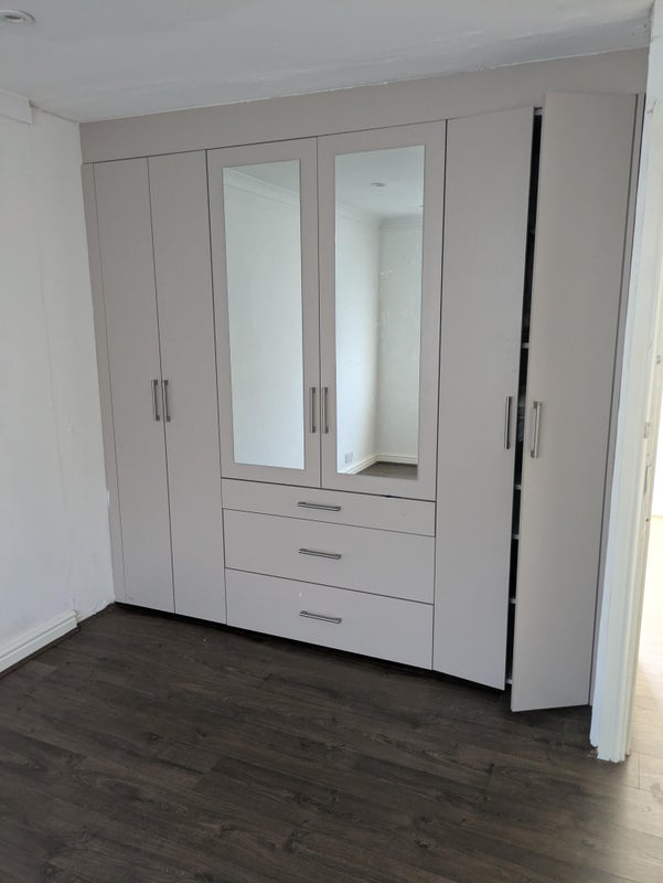 Room High Street in Slough