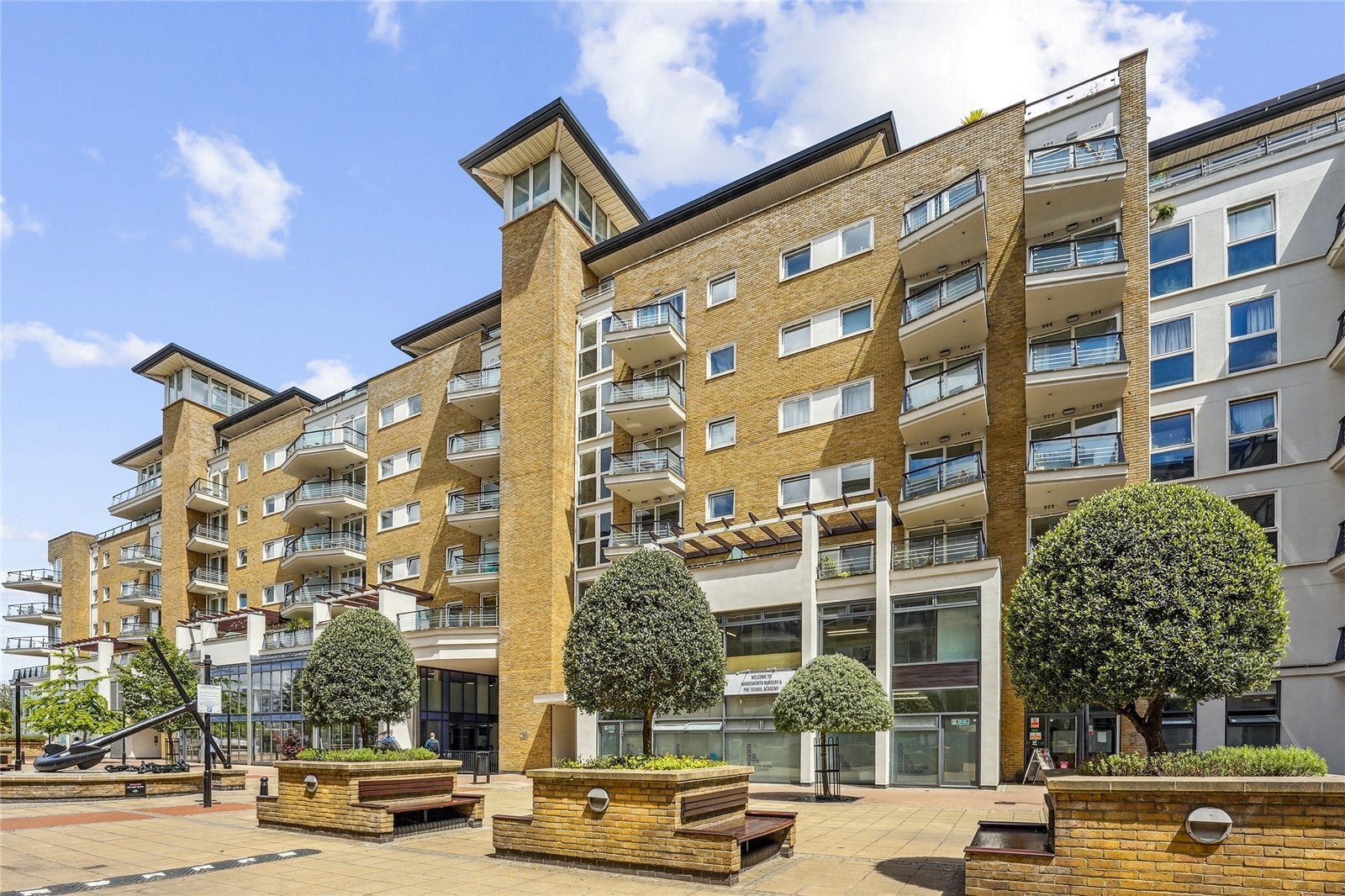 Flat Jews Row in Greater London