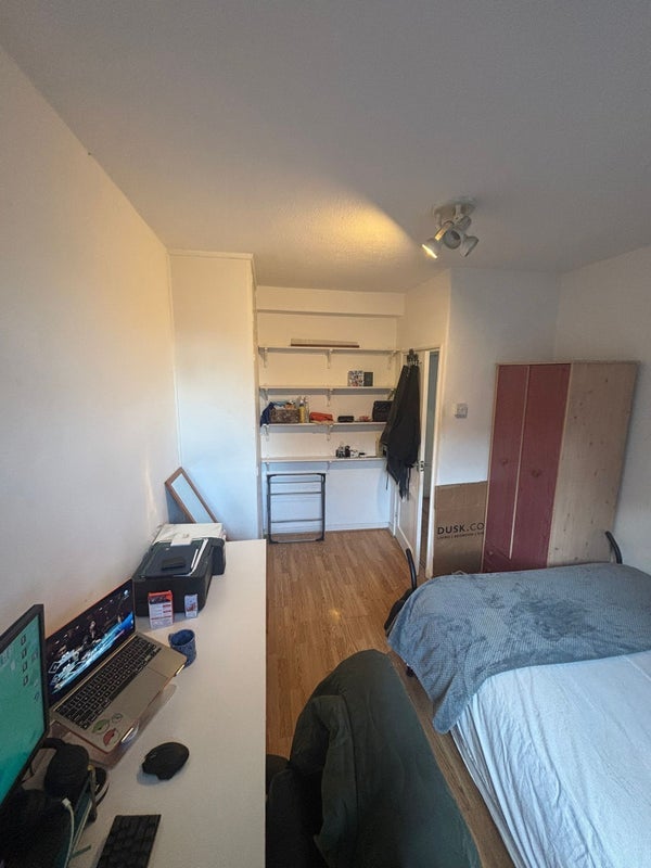 Room Cassland Road in Greater London