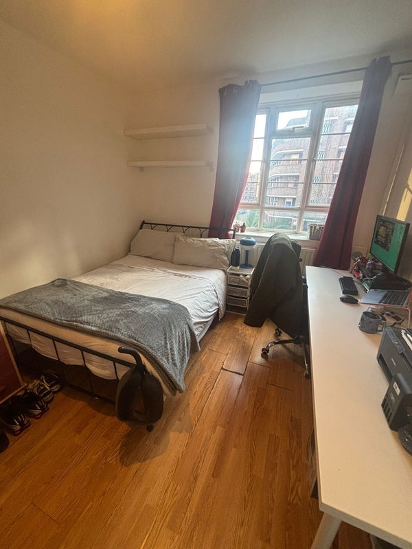 Room Cassland Road in Greater London