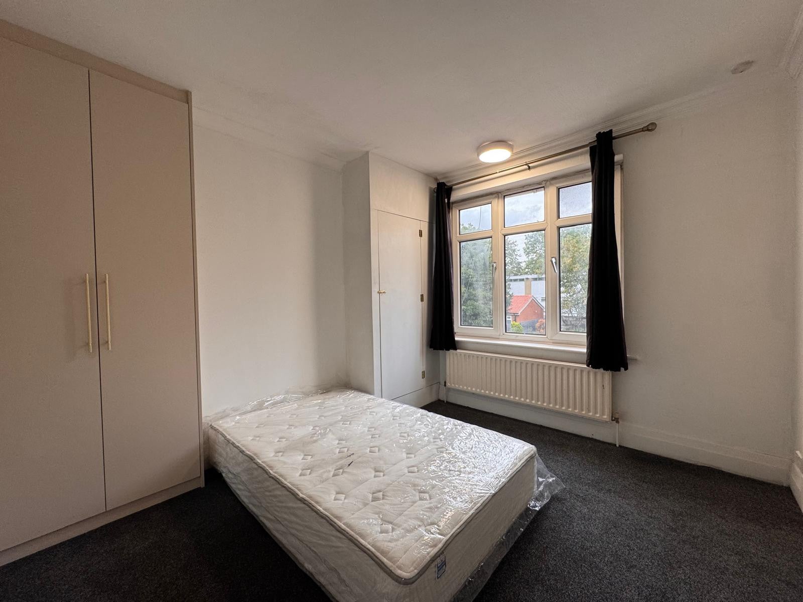 Flat Old Cote Drive in Greater London