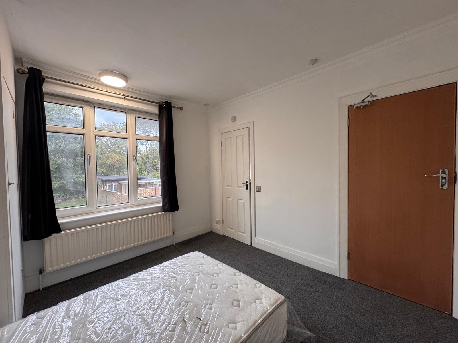Flat Old Cote Drive in Greater London