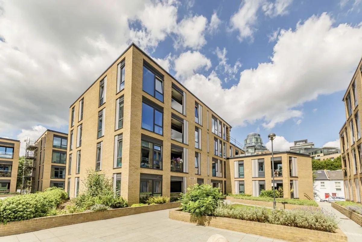 Flat Eltringham Street in Greater London