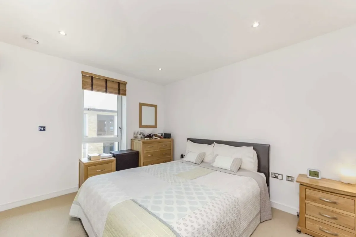 Flat Eltringham Street in Greater London