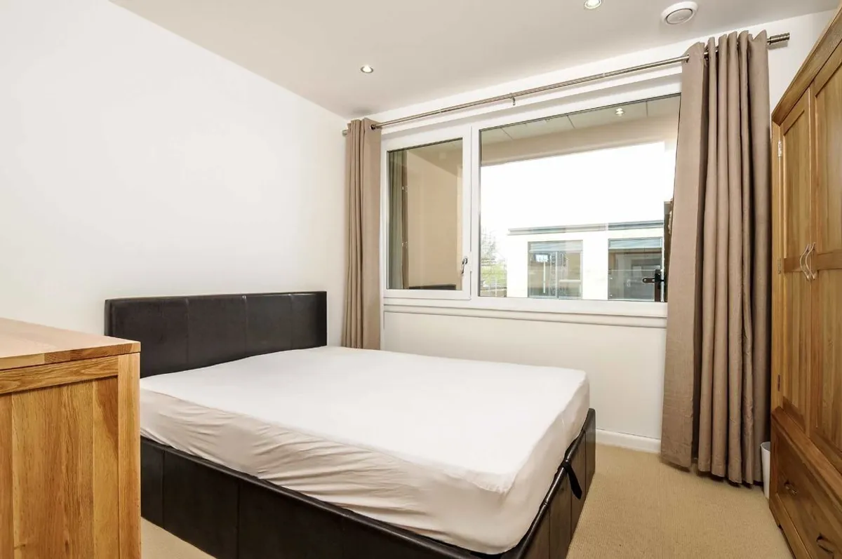 Flat Eltringham Street in Greater London