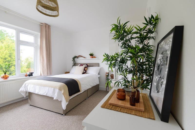 Room Teign Bank Road in Hinckley and Bosworth