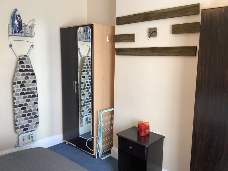 Room Merriman Road in Greater London
