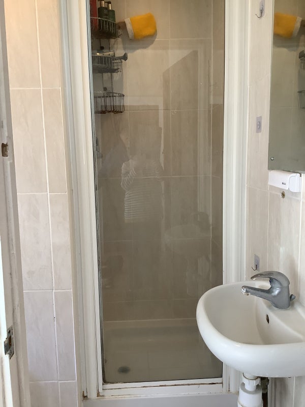 Room Merriman Road in Greater London