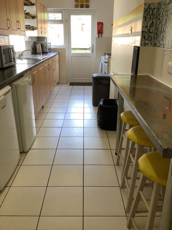 Room Merriman Road in Greater London