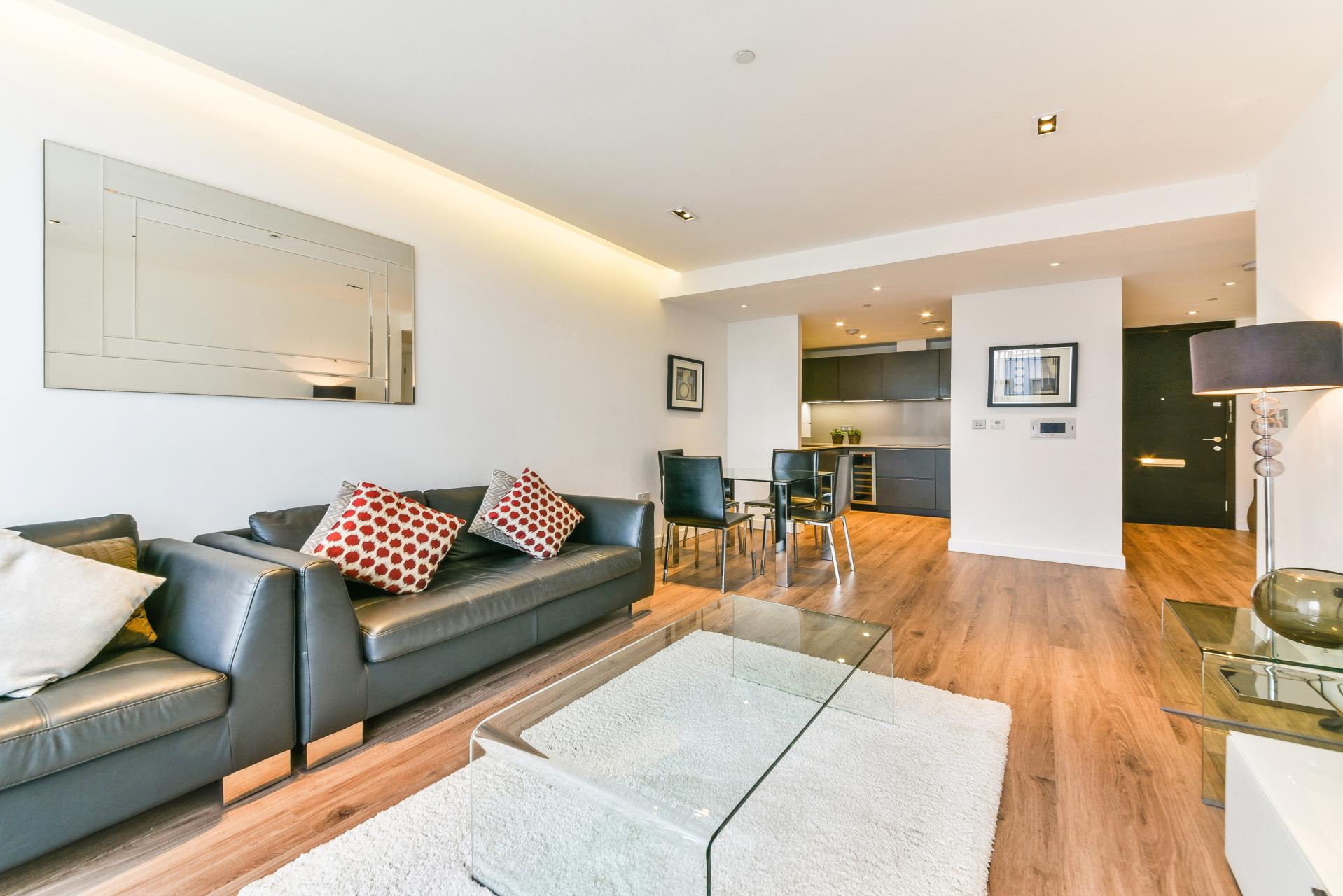 Flat Canter Way in Greater London
