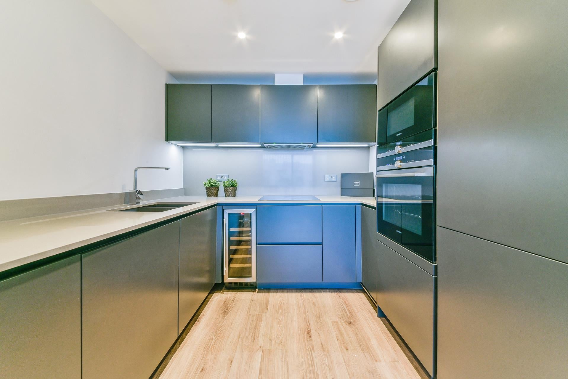 Flat Canter Way in Greater London
